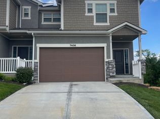 7408 Grand Slam St #42-D, Parkville, MO 64152