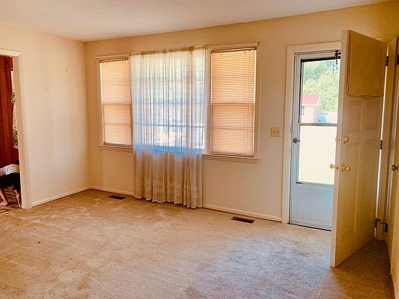 4th image of 611 Mimosa Dr