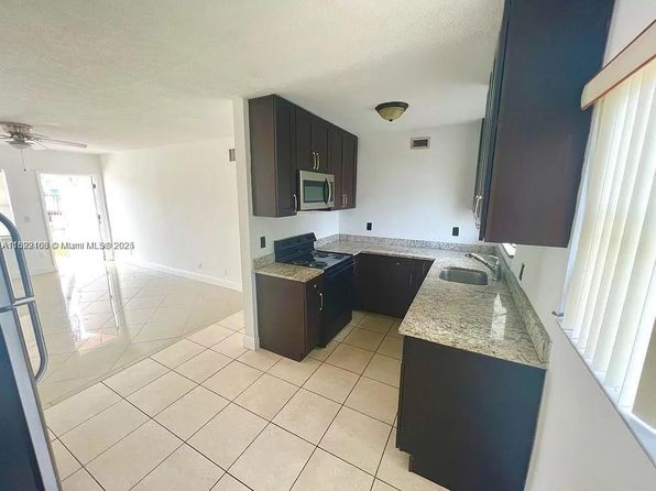 281 NE 40th St APT 2