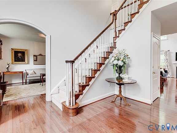 2nd image of 507 Hickory Dr