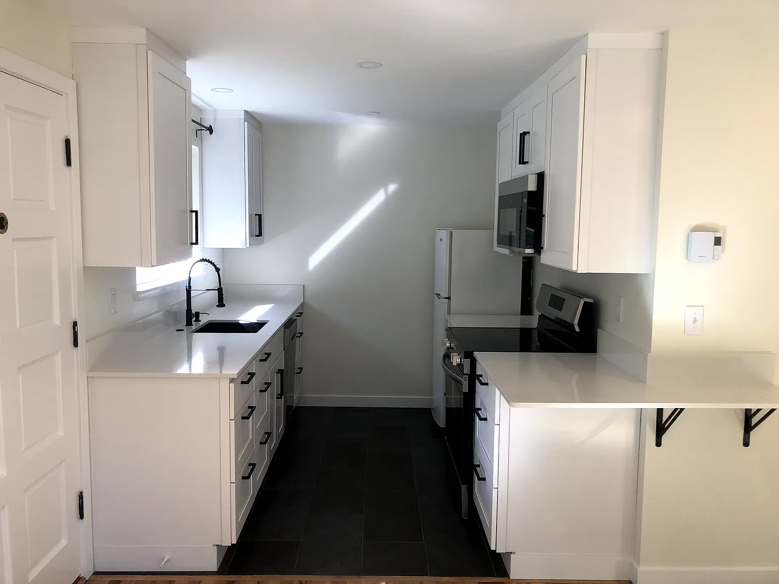 2 bed, 1.0 bath, 600 sqft, $2,100 — Photo 3