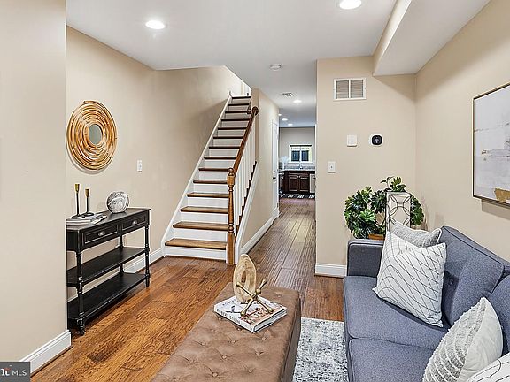 4th image of 417 S Regester St