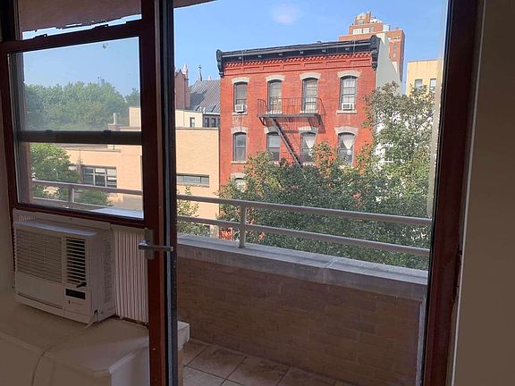 4th image of 190 E 7th St APT 406