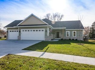 821 Spruce St, Hartford, WI 53027