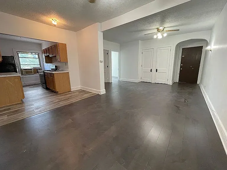 2300 Central — Photo 2