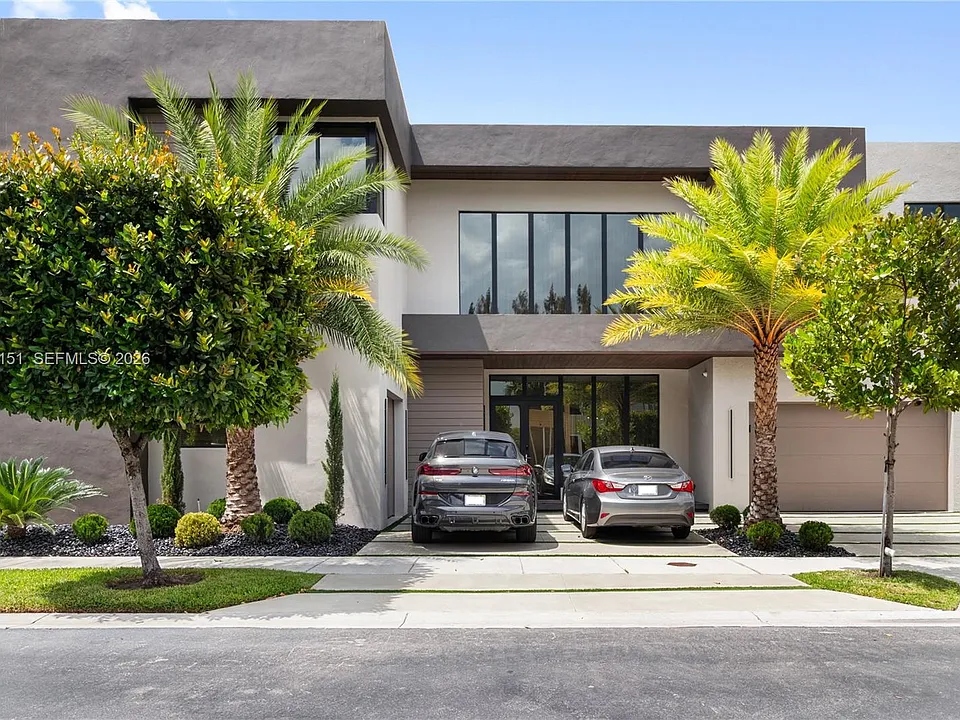 10261 NW 74th Ter