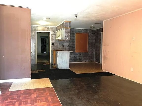 3rd image of 4112 Clover St