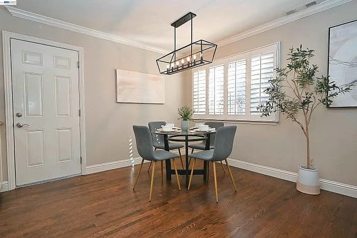 749 Moraga Dr — Photo 10