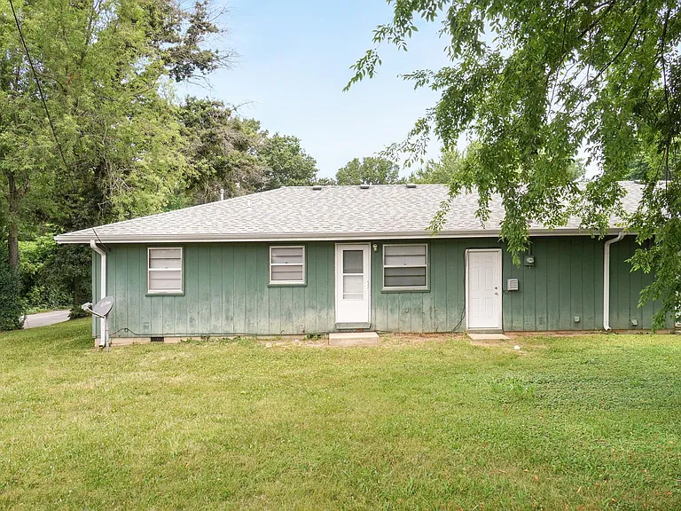 1010 W Lakewood St — Photo 18