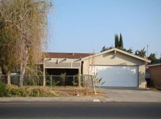 305 Sherwood Way, Madera, CA 93638