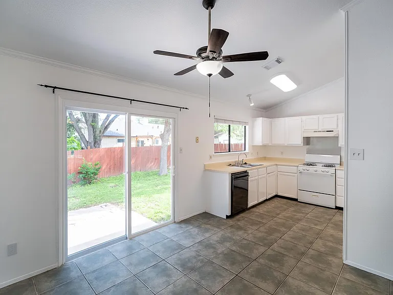1601 Primrose Trl — Photo 7