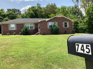 745 Trail Dr, Gallatin, TN 37066