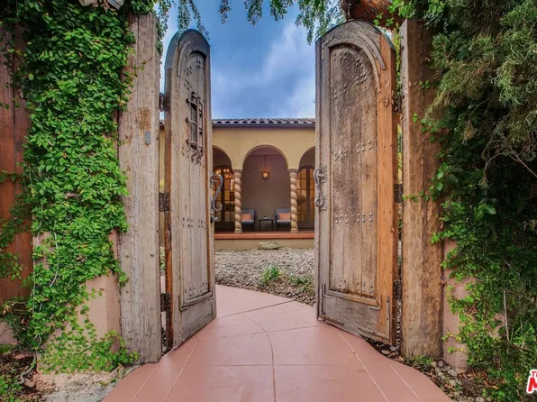 1900 N Serrano Ave, Los Angeles, CA 90027