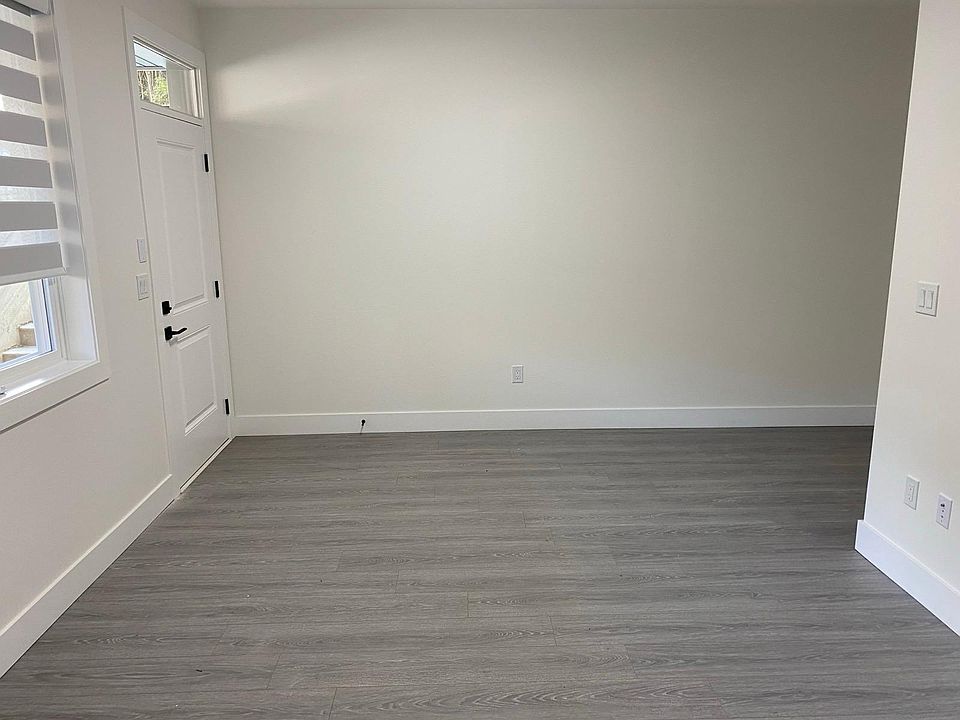 2nd image of 33538 9th Ave