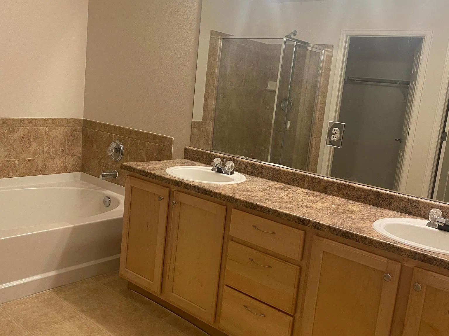 8373 Stonybridge Cir — Photo 2