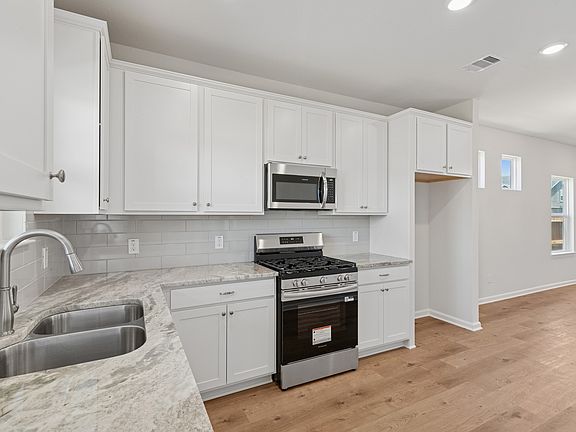 Sample floor plan image for illustration upgrades, options, and colors may vary.