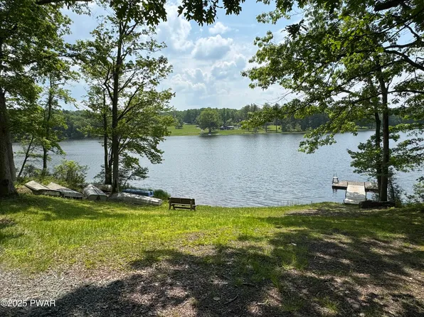 29 Briarwood Trl, Lackawaxen, PA 18435