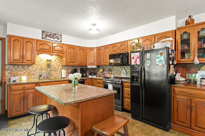 3rd image of 4 Robert Rogers Avenue