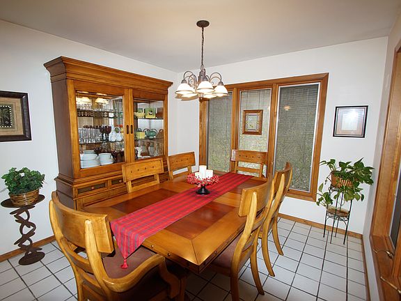4th image of 195 Royal George Cir