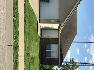 101 Golfview Dr, Pleasant Hill, MO 64080