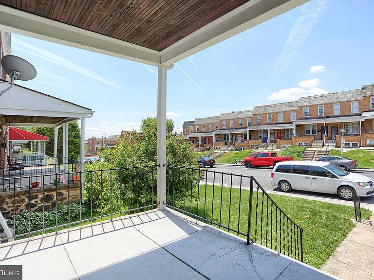 1323 N Kenwood Ave #1 — Photo 5