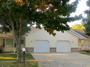 737 Forest Ln, Fond Du Lac, WI 54935