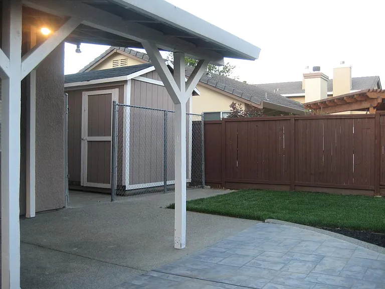 748 Syracuse Dr — Photo 18