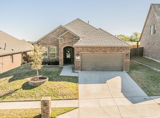 245 Flower Ridge Dr, Fort Worth, TX 76108