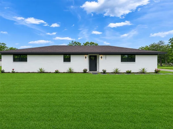 301 N Pecan Dr, Texas City, TX 77591
