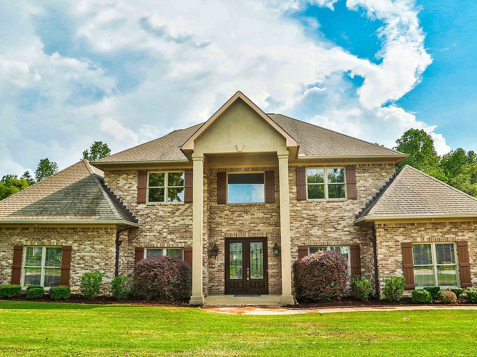 1st image of 821 Farmdale Dr