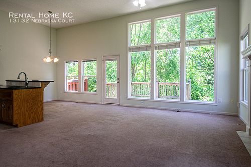 5th image of 13132 Nebraska Ct