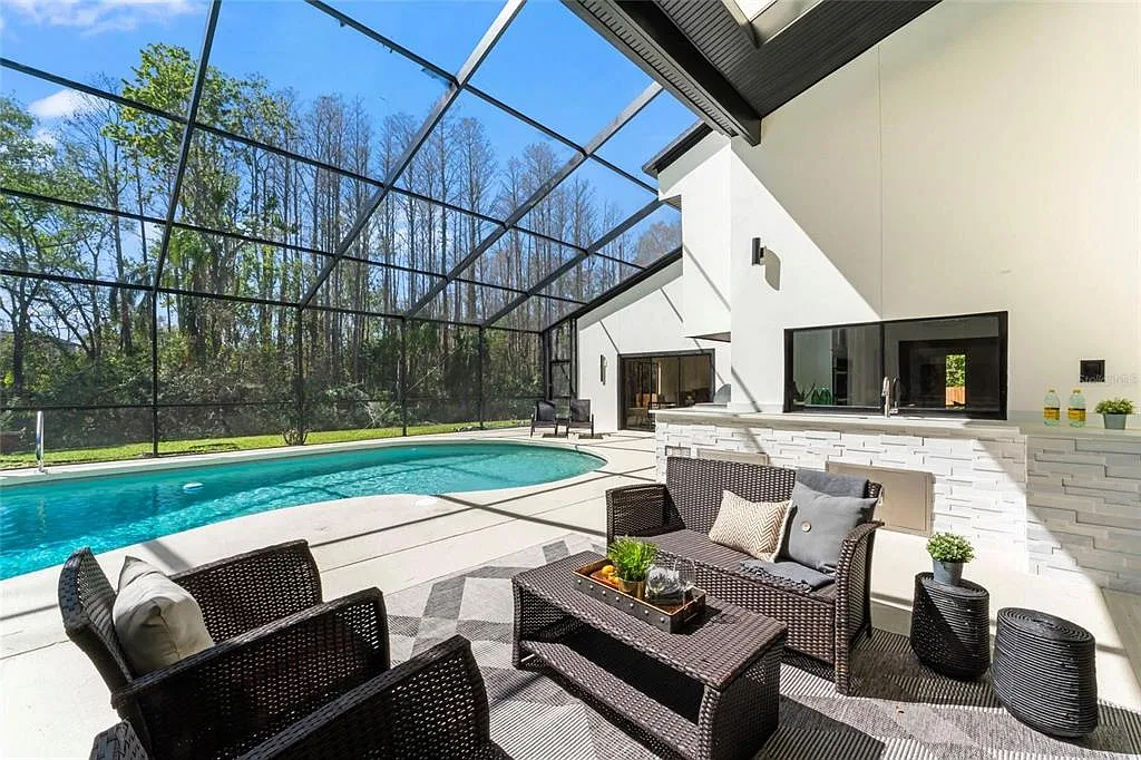 6 bed, 5.0 bath, 4458 sqft, $15,000 — Photo 2