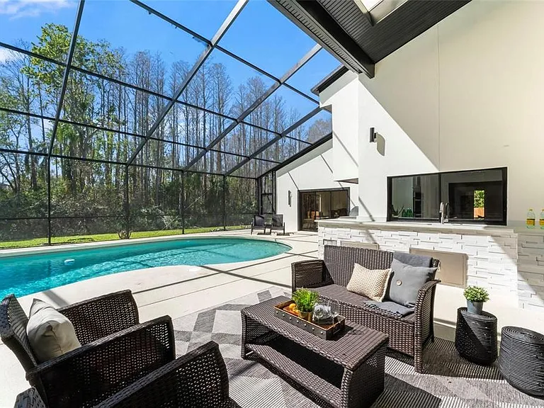 4520 Pine Hollow Dr — Photo 1