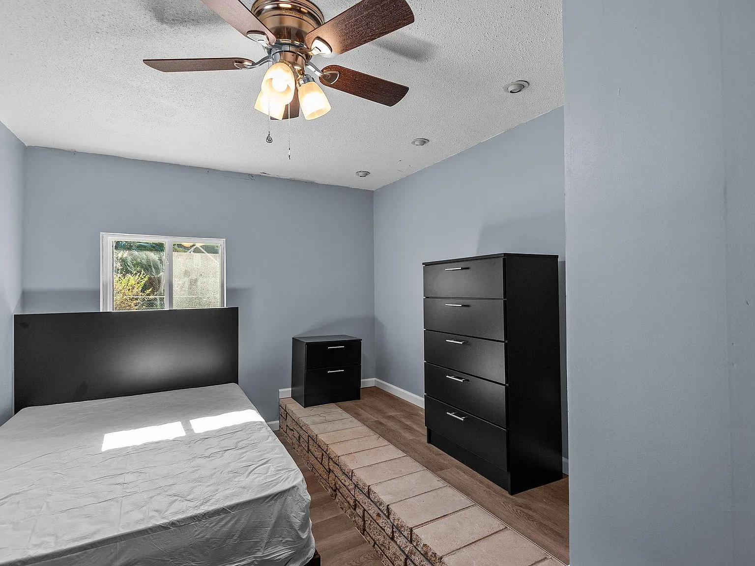 4 bed, 3.0 bath, 3071 sqft, $563 — Photo 2