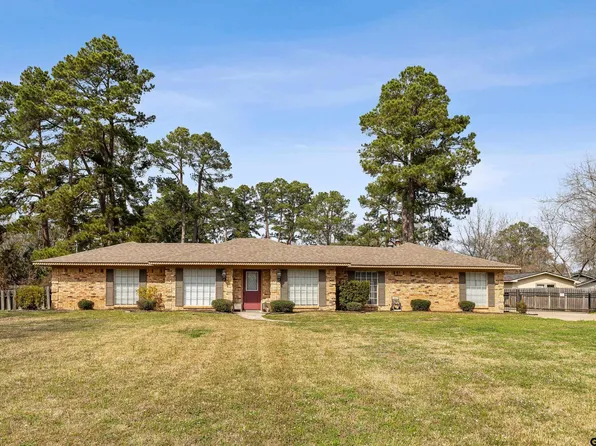 1302 W Sabine St, Carthage, TX 75633