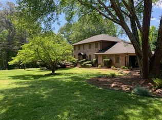 405 Meadowood Dr, Roswell, GA 30075