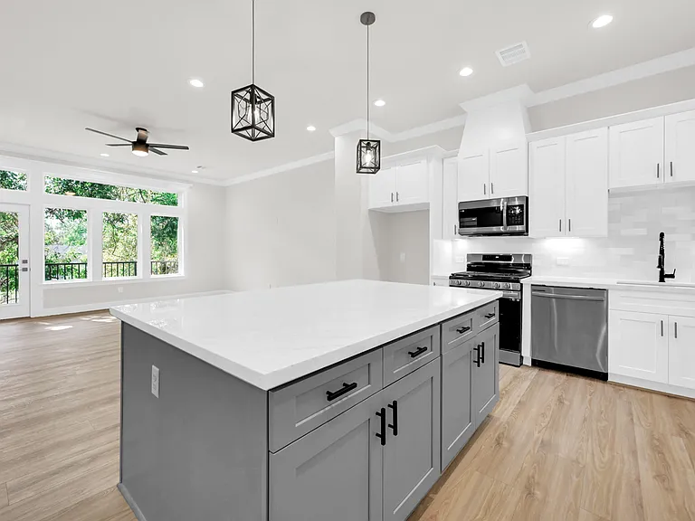 715 Service St #B — Photo 12
