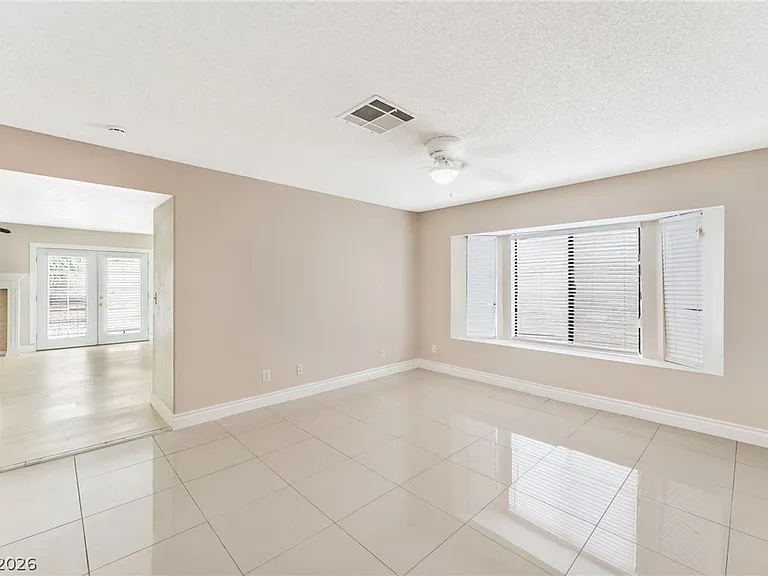5818 Cinnabar Ave — Photo 3