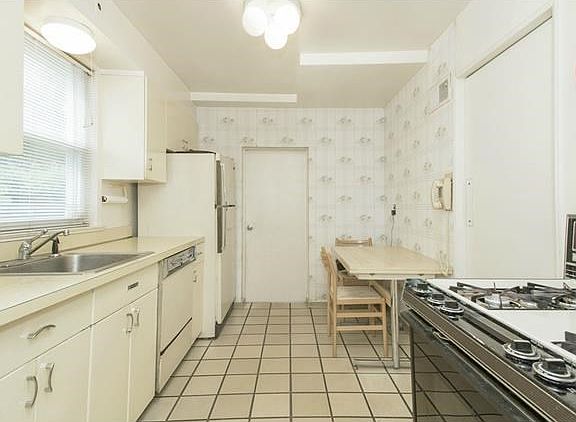 Eat In Kitchen with door to garage