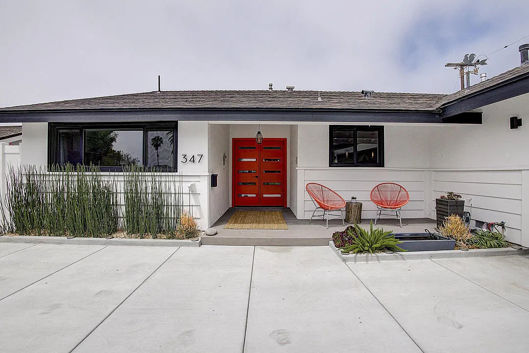 4 bed, $10,995 — Photo 1