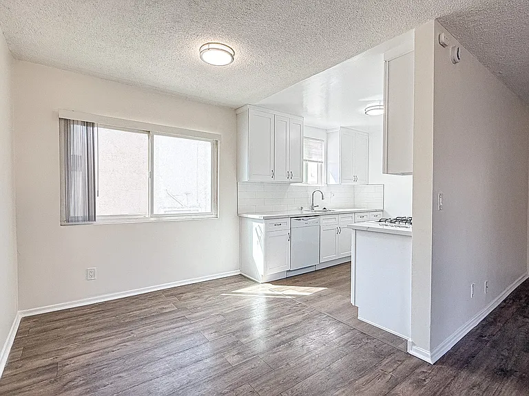 625 E Verdugo Ave #F — Photo 18