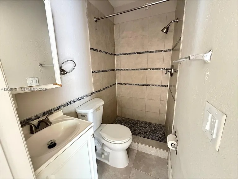 6012 SW 38th St #4 — Photo 6