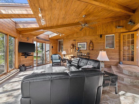 5th image of 3153 Linden LANE