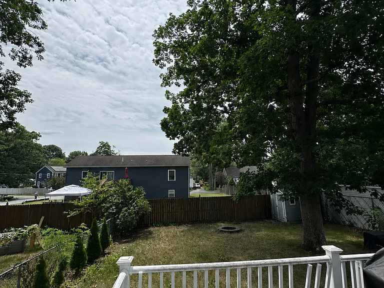 94 Lake St — Photo 2