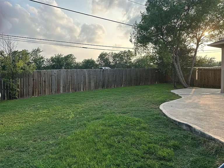 245 Verano Dr — Photo 23