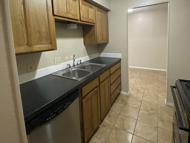 5520 Lewis Ct E — Photo 5