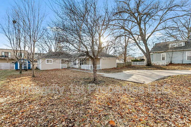 5 bed, 3.5 bath, 1623 sqft, $3,100 — Photo 4