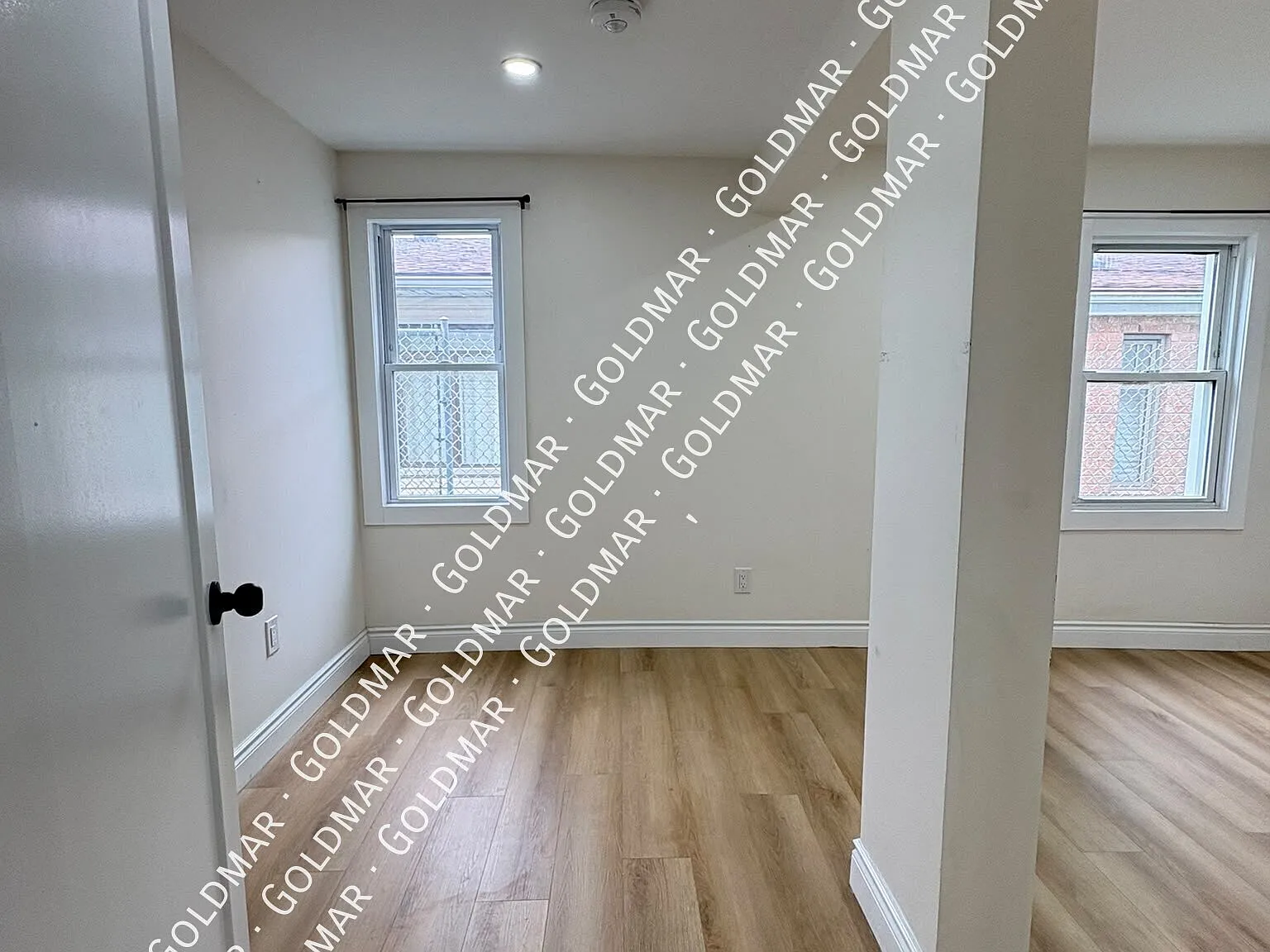 786 Chatham St E — Photo 4