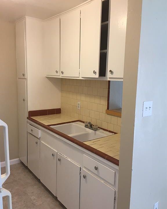 1st image of 3822 Glen Arbor Dr APT 2