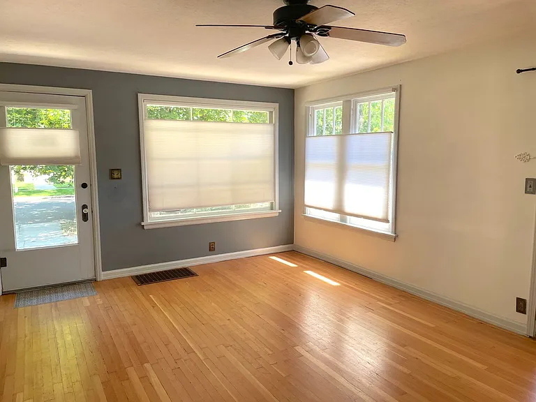 2411 W Woodlawn Ave — Photo 7